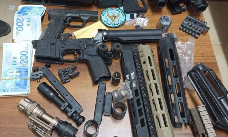 أجهزة السلطة تصادر عتادًا ومقتنيات مقاوم في طوباس