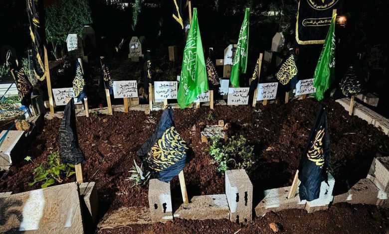 السلطة تزيل رايات المقاومة من مقبرة الشهداء.. كيف ردت طمون؟