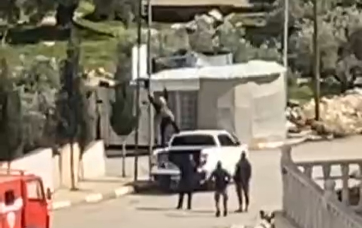 الاحتلال يستبيح الضفة والسلطة مشغولة بتسلق أعمدة الكهرباء