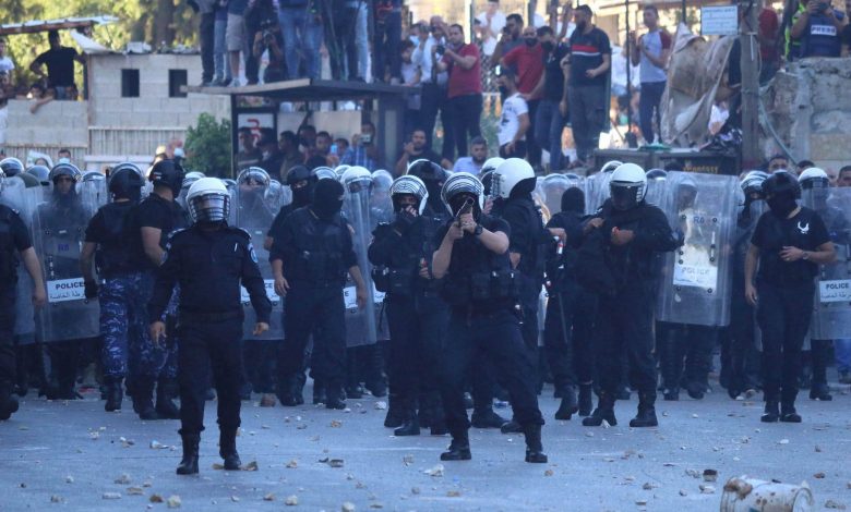 كاتب: السلطة تحولت لحارس لأمن الاحتلال ما عمق أزماتها الداخلية