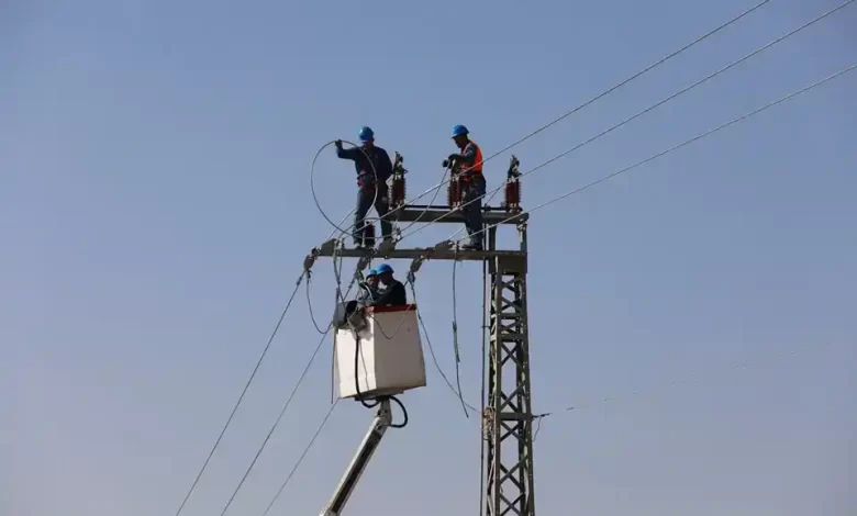 رفع السلطة تسعيرة الكهرباء المنزلية في الضفة.. تفاصيل وتداعيات