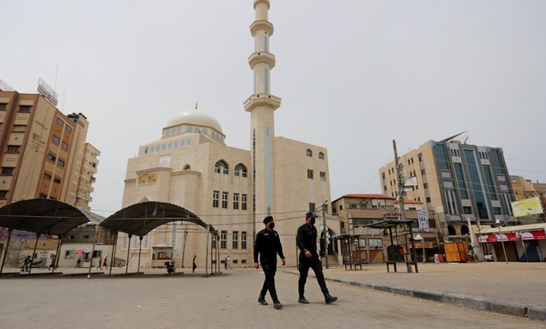 في رمضان.. حرب السلطة على مساجد الضفة لا تضع أوزارها