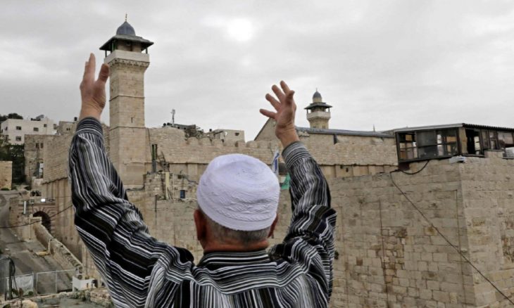 حماس: رفض الاحتلال افتتاح المسجد الإبراهيمي في رمضان جزء من مخططات السيطرة الكاملة عليه