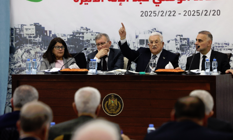 أبراش: صراع بفتح أعاق اختيار نائب لعباس ولا نشعر بمنظمة التحرير إلا ببيانات المناسبات