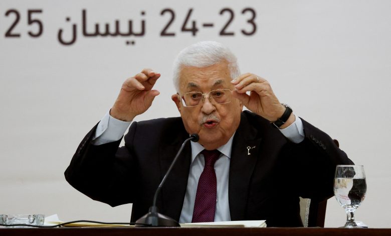 عشائر غزة يستنكرون إساءة عباس للمقاومة وتبرأة للاحتلال