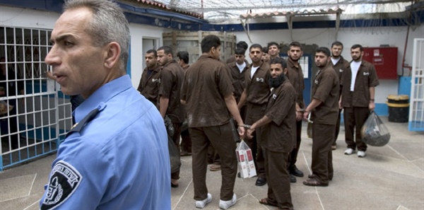 باحث: السلطة تتقاعس عن تدويل قضية الأسرى رغم مسؤوليتها وقدرتها