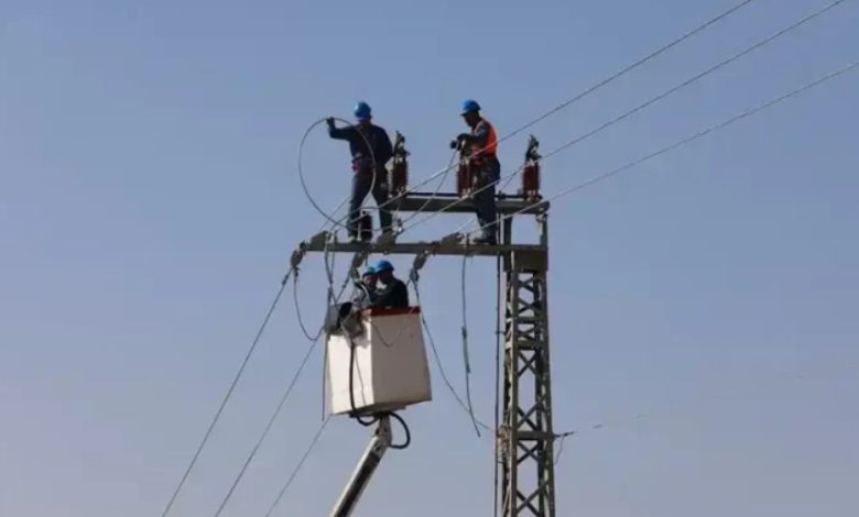 حكومة “مصطفى” تطالب بلدية الخليل الاقتراض من البنوك لسداد ديون الكهرباء!