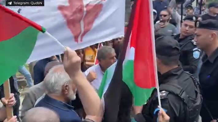 أجهزة السلطة تقمع تظاهرة وسط رام الله انطلقت تجاه السفارة الألمانية