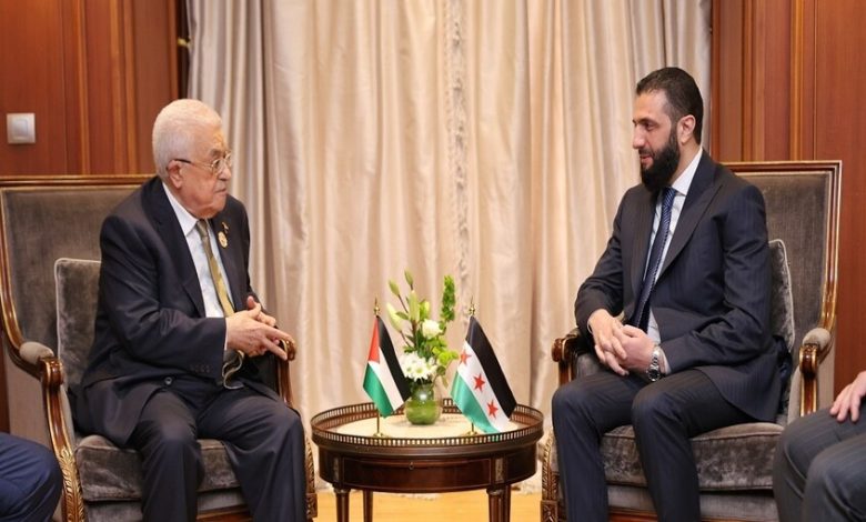 محلل: عباس في سوريا لجس النبض وزيارته علاقات عامة لفتح والسلطة