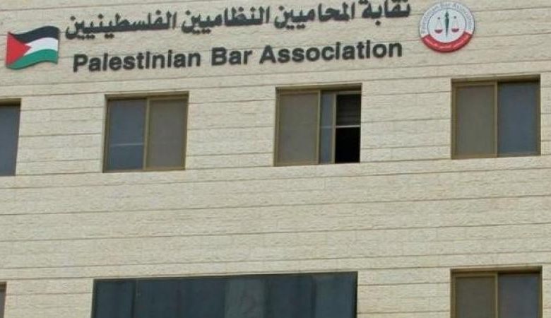 لا يمتلكون أي صفة قانونية.. محامون يستغلون أهالي الأسرى