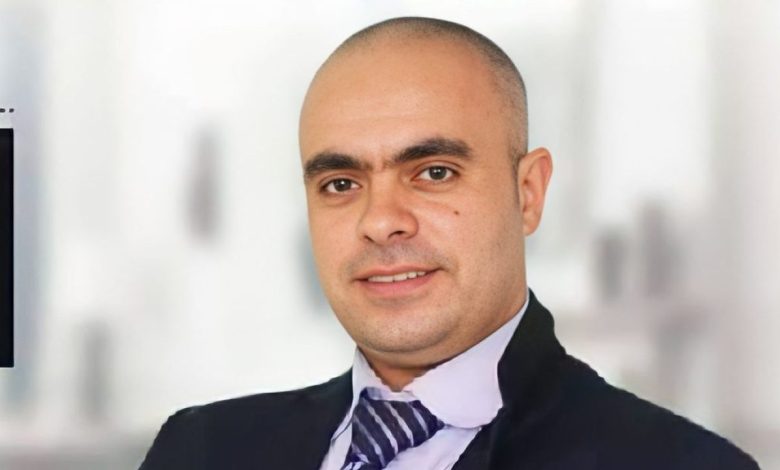 مركز حقوقي: اعتقال السلطة للباحث عزام أبو العدس استمرار بتكميم الأفواه