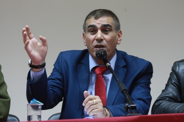 ناصر اللحام يسحج لـ”حسين الشيخ”.. فرصته الأخيرة لتولي وزارة الإعلام