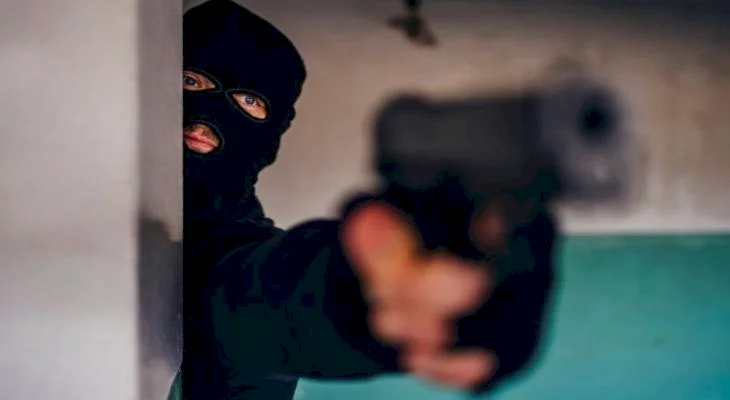 الثانية بأيام.. سطو مسلح على بنك بالخليل وسرقة مبلغ مالي منه