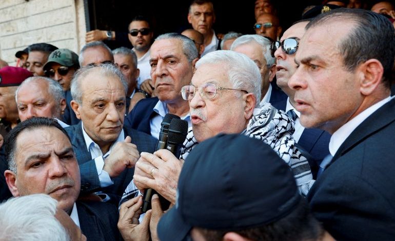 ناشط: القدس لم تتلق من السلطة سوى شعارات وبيانات دعم وإسناد