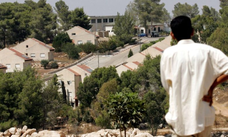 سويطي: الاستيطان يلتهم الضفة وعباس منشغل بمناصبه