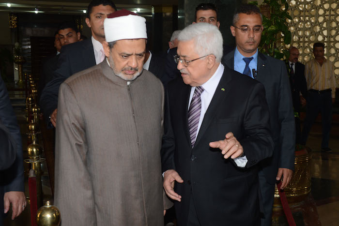 الأزهر والأزعر.. الطيب الأحمد وعباس المذموم