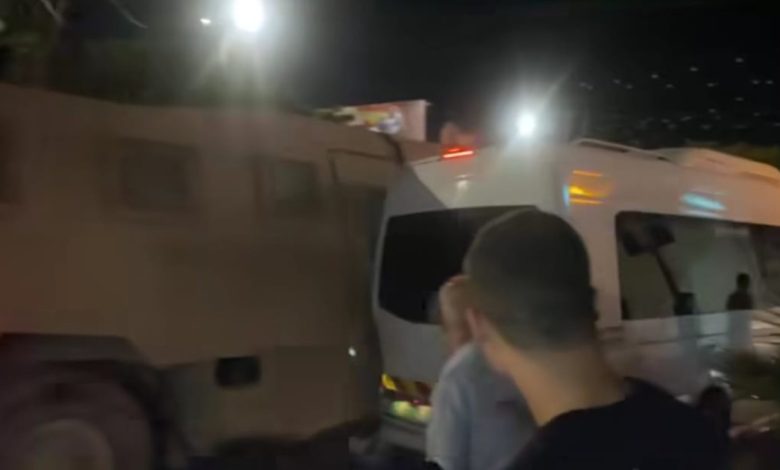 وهم السيادة الذي يتغنى به ناطقو فتح.. آلية للاحتلال تصطدم حافلة حجاج وسط جنين