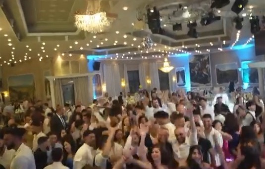 غزة تذبح وحفلات الرقص والغناء في بيت لحم تصم الآذان!