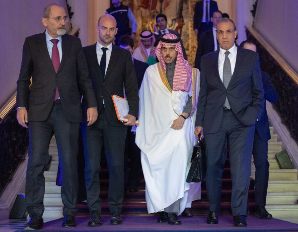 كاتب: “إسرائيل” تستعمل السلطة عند الحاجة وتُهينها عند اللزوم