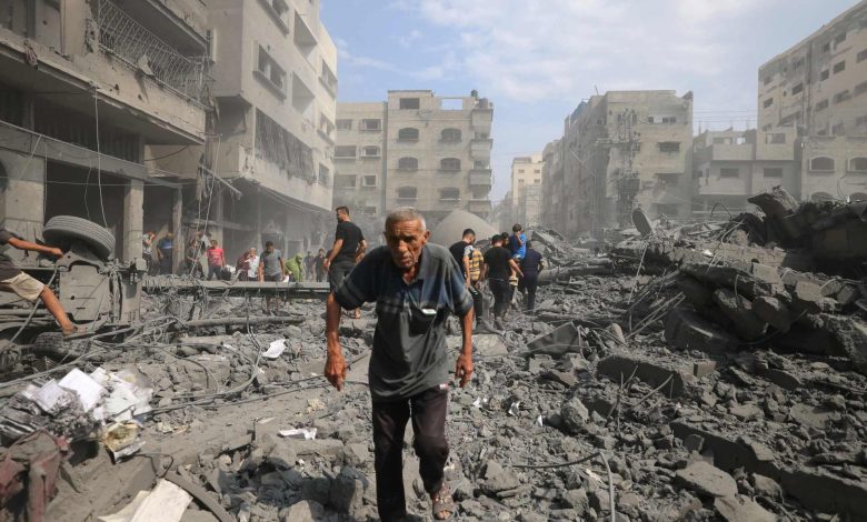 ناشط: محللو سوق الجمعة يبررون للاحتلال جرائمه ويُدينون المقاومة