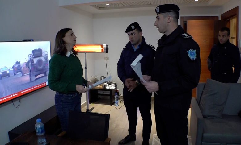 السلطة تتراجع وتسمح لقناة الجزيرة بالعمل من الضفة