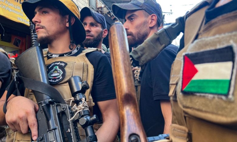 ضباط أمن بالسلطة إلى لبنان لتنفيذ مخطط خطير بالمخيمات الفلسطينية