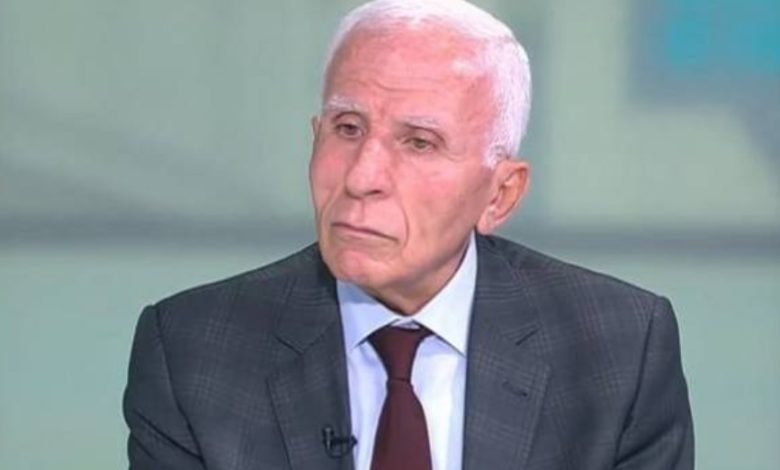 “الأحمد” يصل بيروت في زيارة عاجلة لاحتواء أزمة زيارة “عباس” الأخيرة