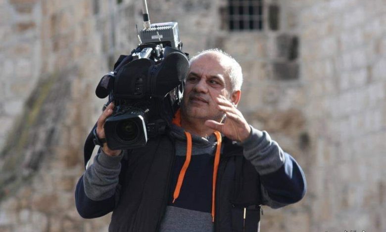 الصحفي إياد حمد يتوجه للقضاء الدولي لشكوى فصله من عمله بسبب السلطة