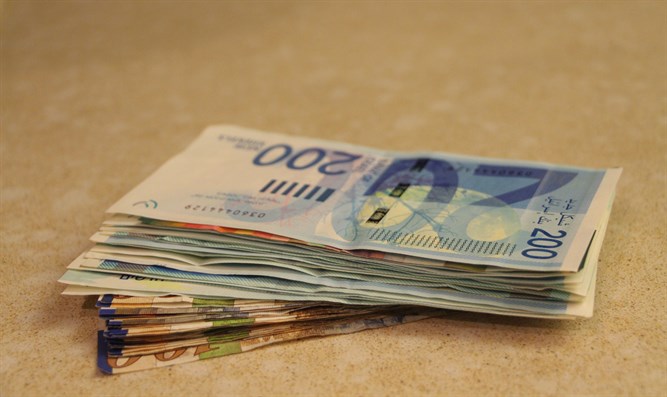 اقتصادي: السلطة رهنت الناس لقرارات الاحتلال ولا خطط بديلة لديها