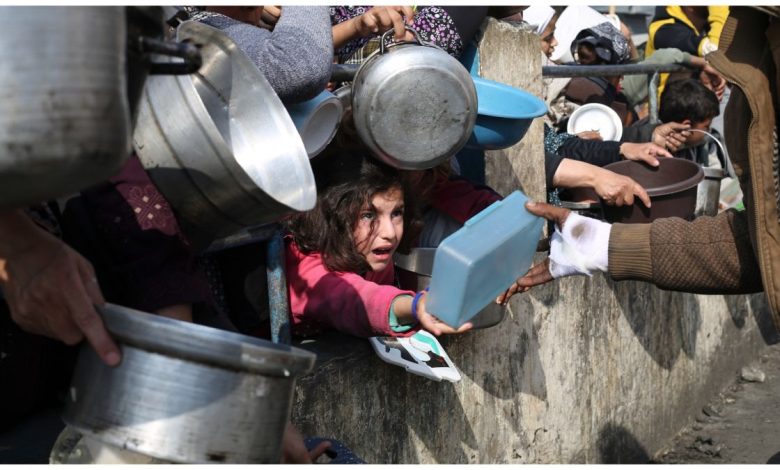 حماس تدعو لأوسع حراك شعبي يومي الجمعة والسبت والأحد رفضاً لتجويع غزة