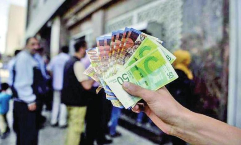 رواتب موظفي السلطة في المجهول.. والموظف ضحية تفشي الفشل والفساد