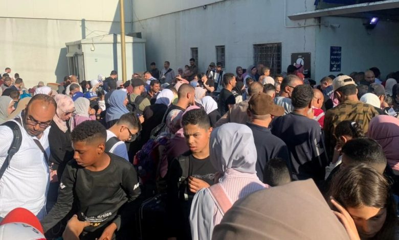 المسافرون عبر الكرامة: “لا يمت لاسمه بصلة ونشعر بالذل ونعاني الاستغلال”