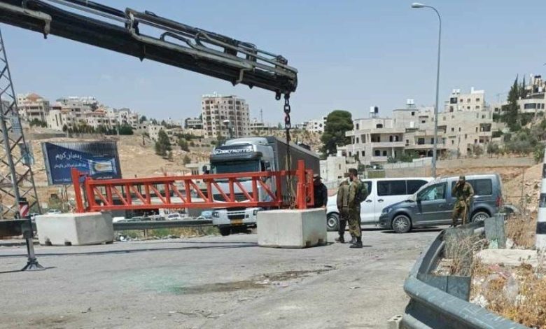 الاحتلال يسرع خطوات ضم الضفة عبر وضع بوابات أمام مداخل القرى والسلطة لا تحرك ساكناً!