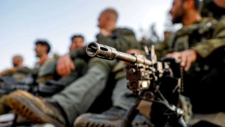 “يديعوت”: السلطة تمول عصابتي رامي حلس وياسر حنيدق ضد المقاومة بغزة