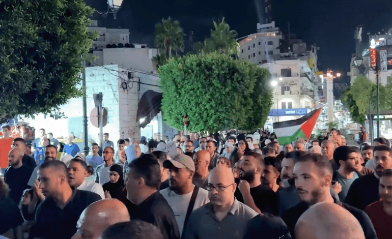 حماس تدين قمع أجهزة السلطة للمسيرات المتضامن مع غزة