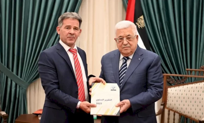 مكتب عباس خارج إطار المحاسبة.. فساد وتعيينات وامتيازات بالواسطة