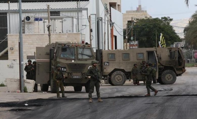 ناشط: الضفة تعيش أوضاعاً أسوأ من غزة بسبب الاحتلال والسلطة