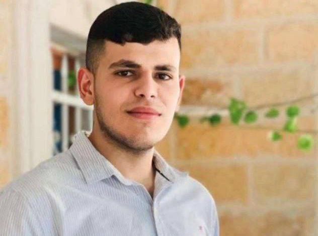 أيمن زكارنة.. طالب بتعليم الكتروني فاختطفته السلطة من “الأمريكية”