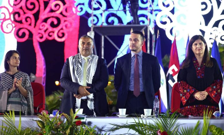 غزة تنزف ووزيرة خارجية السلطة تحتفل في نيكاراغوا