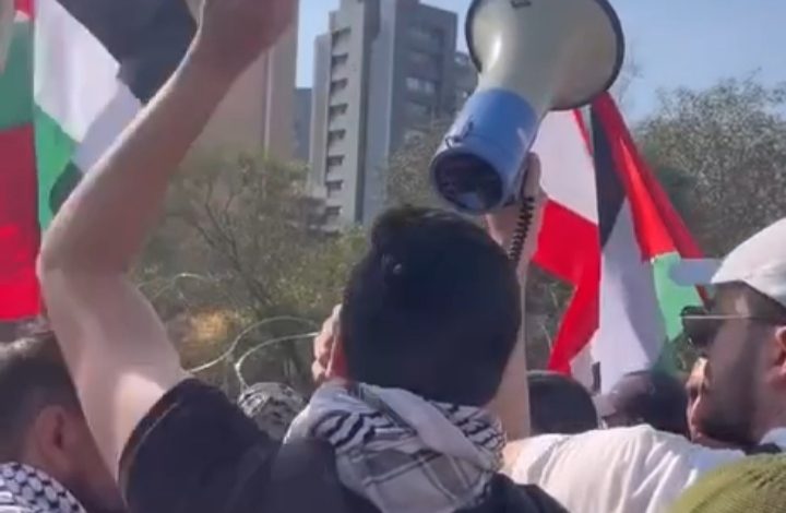 أبو مازن لازم يتصفى.. هتافات في مسيرات مناهضة عباس لتآمره ضد غزة