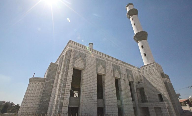 الأغاني بديل القرآن في أحد مساجد رام الله!