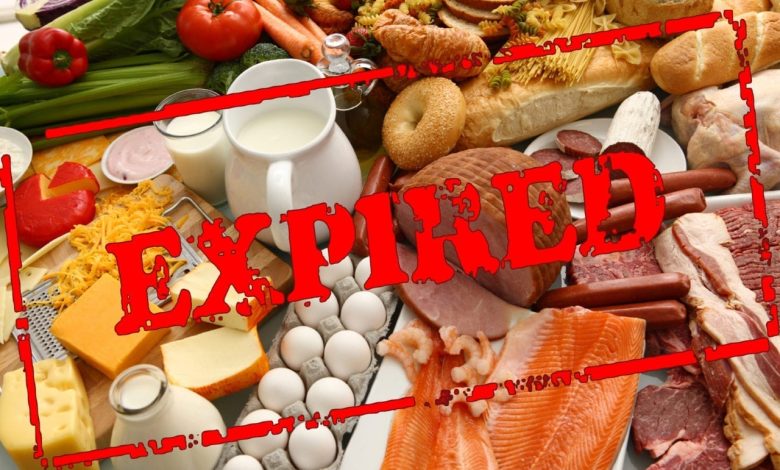 البضائع الفاسدة تغزو أسواق الضفة ومؤسسات السلطة الرقابية في خبر كان