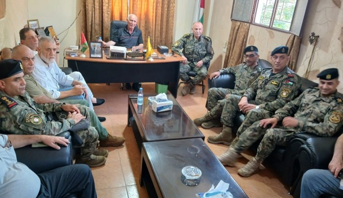 عباس ينفذ “انقلابًا صاخبًا” في فتح لبنان عقب فشل خططه