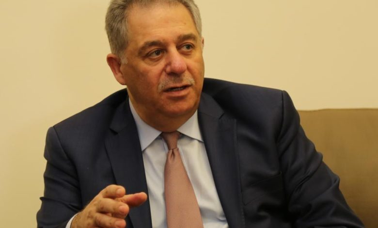 غضب فتحاوي في لبنان وتهديد بالعصيان التنظيمي رفضاً لقرارات عباس