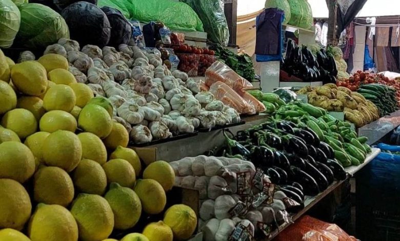أسعار الفواكه في “العلالي”.. المواطن يدفع الثمن والسلطة “غائبة”