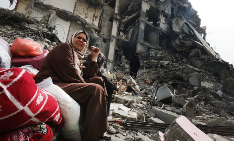 مواطنو غزة يشتكون تقصير السلطة تجاههم في إصدار أوراق رسمية “بدل فاقد”