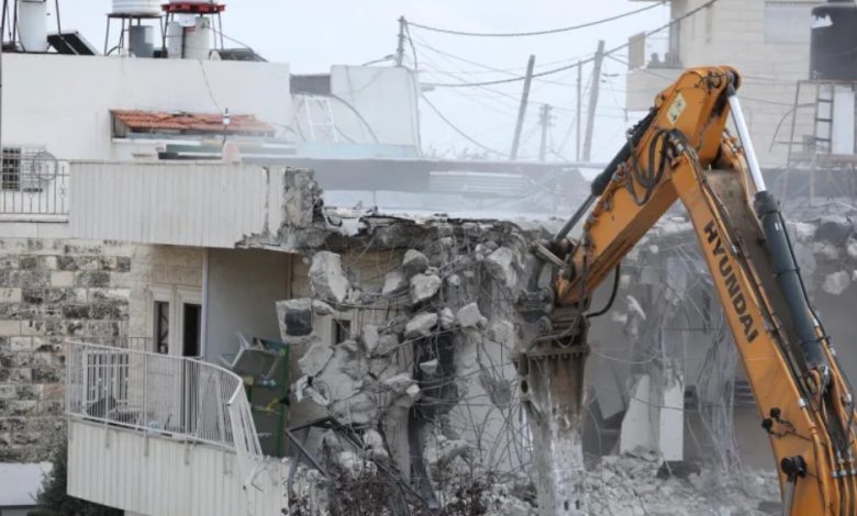 حماس: استمرار هدم منازل المقدسيين محاولات لطمس هوية المدينة الإسلامية