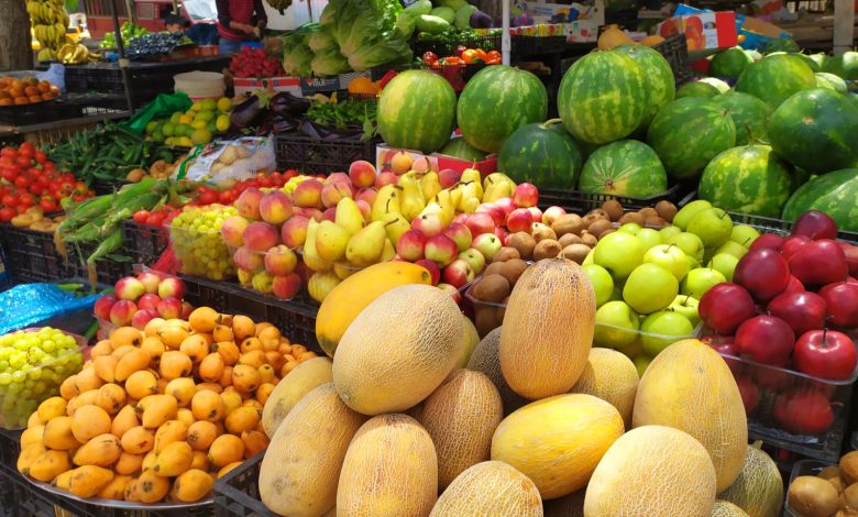 أسعار الفواكه في الضفة تواصل الارتفاع وسط تراجع في القوة الشرائية للمواطنين