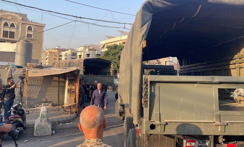 طعنت الفصائل في الظهر.. “فتح” تواصل تسليم سلاحها للجيش اللبناني