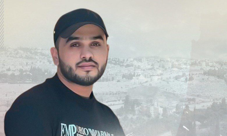 نقل المعتقل السياسي مصعب اشتية للمستشفى بعد اعتداء زبانية السلطة عليه